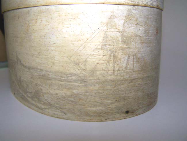 A large oval 19th century 'Four Finger' ANTIQUE Scrimshawed Whalebone 'DITTY" Box — image 5